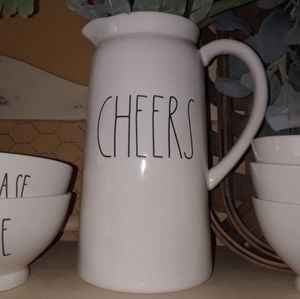 Rae Dunn cheers pitcher